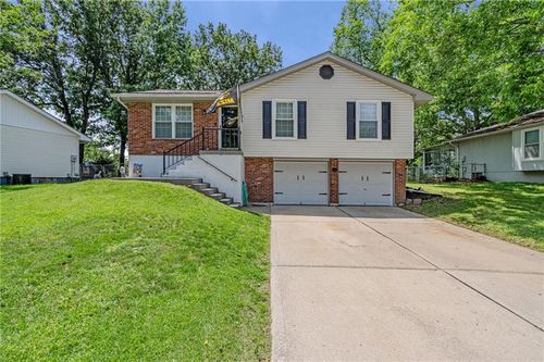 716 Se Redwood Ln, Blue Springs, MO, 64014-4713 | Card Image