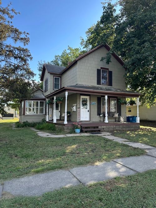 215 E Waupansie St, Dwight, IL, 60420-1127 | Card Image