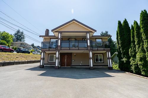 12892 111 Ave, Surrey, BC, V3T2R4 | Card Image