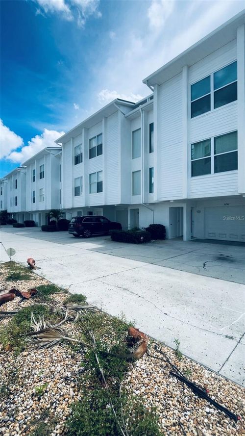 8238 Harborside Cir, ENGLEWOOD, FL, 34224-3506 | Card Image