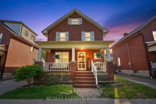 18 Rowe St, Oshawa, ON, L1H5P5 | Card Image