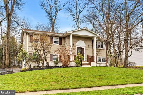 9 Poe Ln, Allentown, NJ, 08501-1649 | Card Image