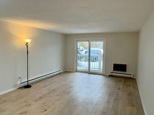 b39-180 Main Street, Bridgewater, MA, 02324 | Card Image