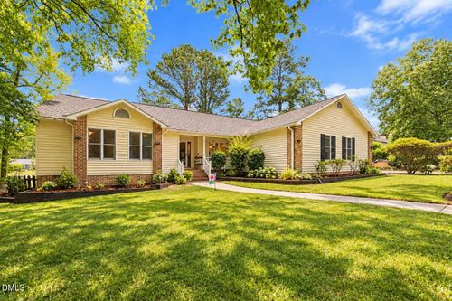573 Broadmoor Ct, Sanford, NC, 27332-7406 | Card Image