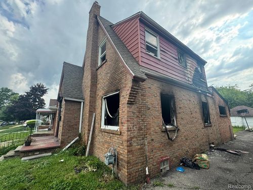 7646 Fielding St, Detroit, MI, 48228-3232 | Card Image