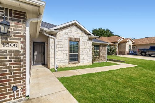 1300 Avenue C, Grand Prairie, TX, 75051-3462 | Card Image