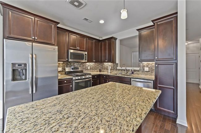 31 Lindentree Ln, Condo with 3 bedrooms, 4 bathrooms and 2 parking in Middletown NY | Image 9