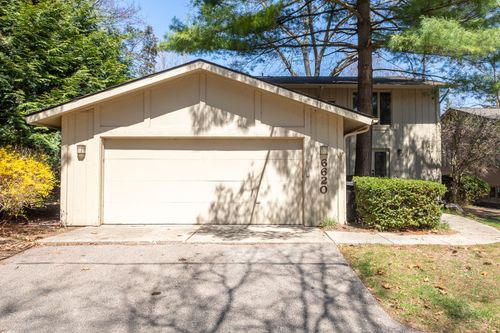 6620 Red Cedar Ln, West Bloomfield, MI, 48324-3766 | Card Image