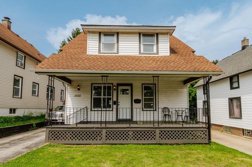 1055 N 68th Street, Wauwatosa, WI, 53213 | Card Image