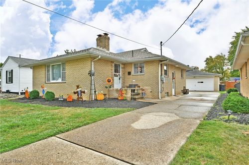 1315 Westwood Dr Nw, Warren, OH, 44485-1981 | Card Image