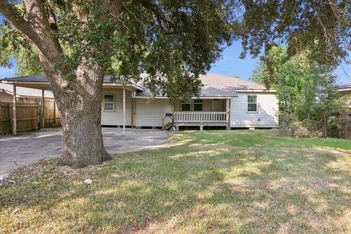 3226 Hickory Ave, Groves, TX, 77619-6110 | Card Image