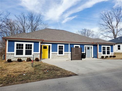 200 Se 8th St, Oak Grove, MO, 64075-9455 | Card Image