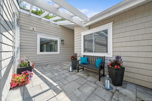 161 Boathouse Ln, Bay Shore, NY, 11706-8134 | Card Image