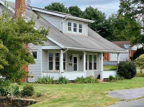 411 Shenandoah Ave, SHENANDOAH, VA, 22849-1634 | Card Image