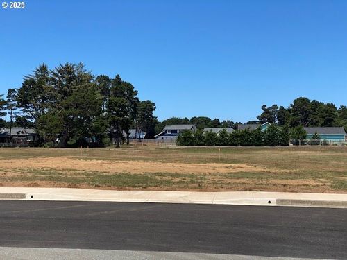 7 Bandon Ave Sw, Bandon, OR, 97411 | Card Image