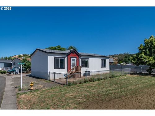 105 Nw Stephanie Ct, Winston, OR, 97496-7506 | Card Image