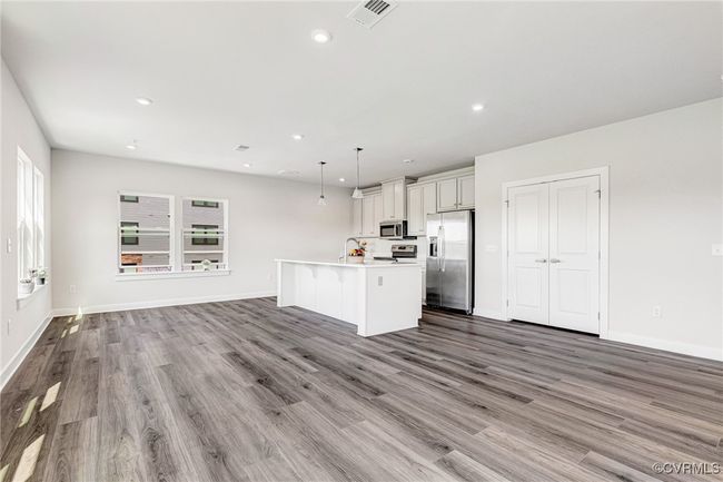 KITCHEN/LIVING ROOM | Image 14