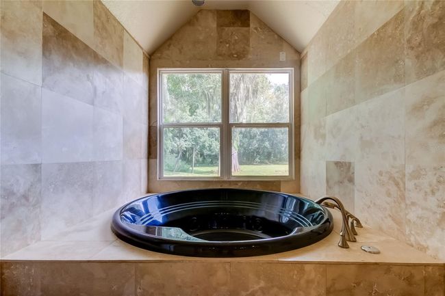 Jacuzzi Tub | Image 25