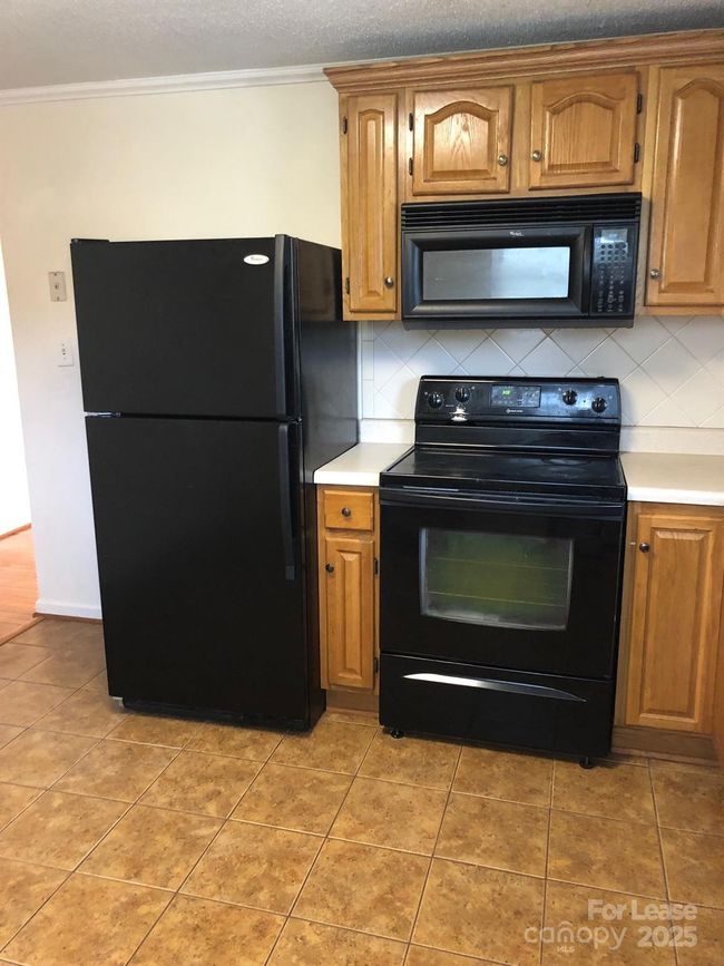 APT-3 - 635 Cemetery Loop, Condo with 2 bedrooms, 1 bathrooms and null parking in Hickory NC | Image 5