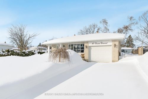 10 Davies Cres, Barrie, ON, L4M2M3 | Card Image