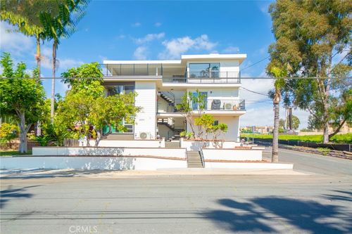 2699 E 20th St, Signal Hill, CA, 90755-1057 | Card Image