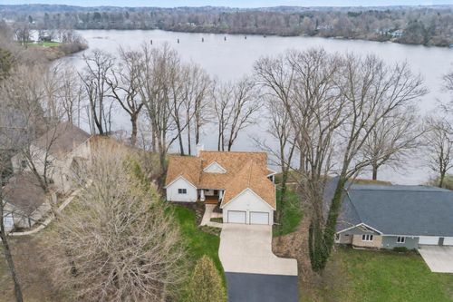 9895 Lakeview Dr, Berrien Springs, MI, 49103-2204 | Card Image