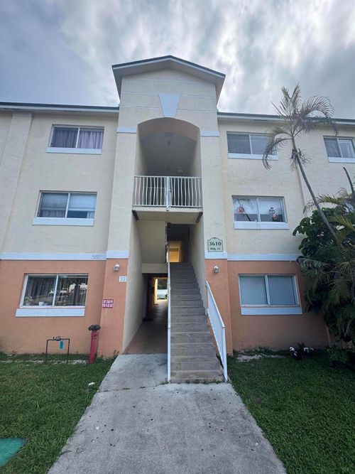 226-3610 N 56th Ave, Hollywood, FL, 33021-2218 | Card Image