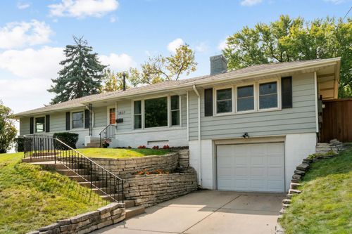 2827 Hampshire Ave N, Crystal, MN, 55427-3030 | Card Image