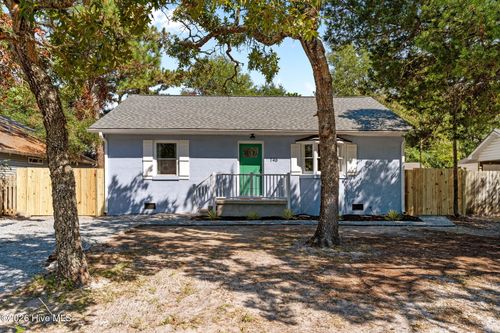 146 Ne 13th St, Oak Island, NC, 28465-6409 | Card Image