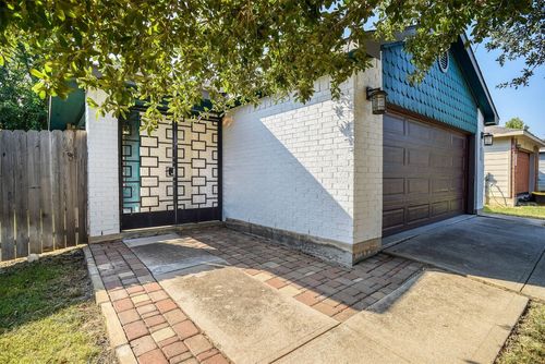 1517 Anise Dr, Austin, TX, 78741-7527 | Card Image