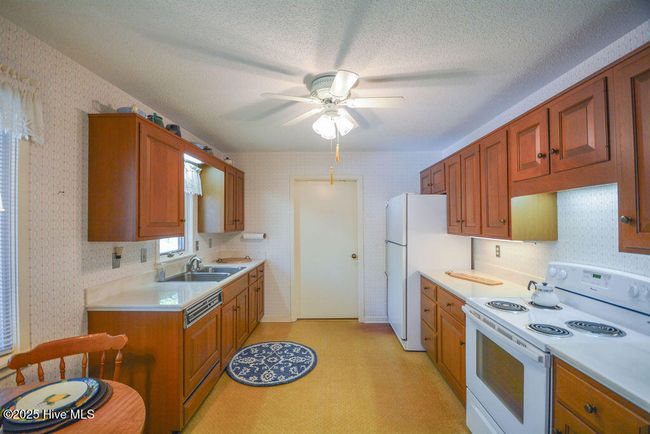 14 Village By The Lk, Townhouse with 3 bedrooms, 2 bathrooms and null parking in Southern Pines NC | Image 18