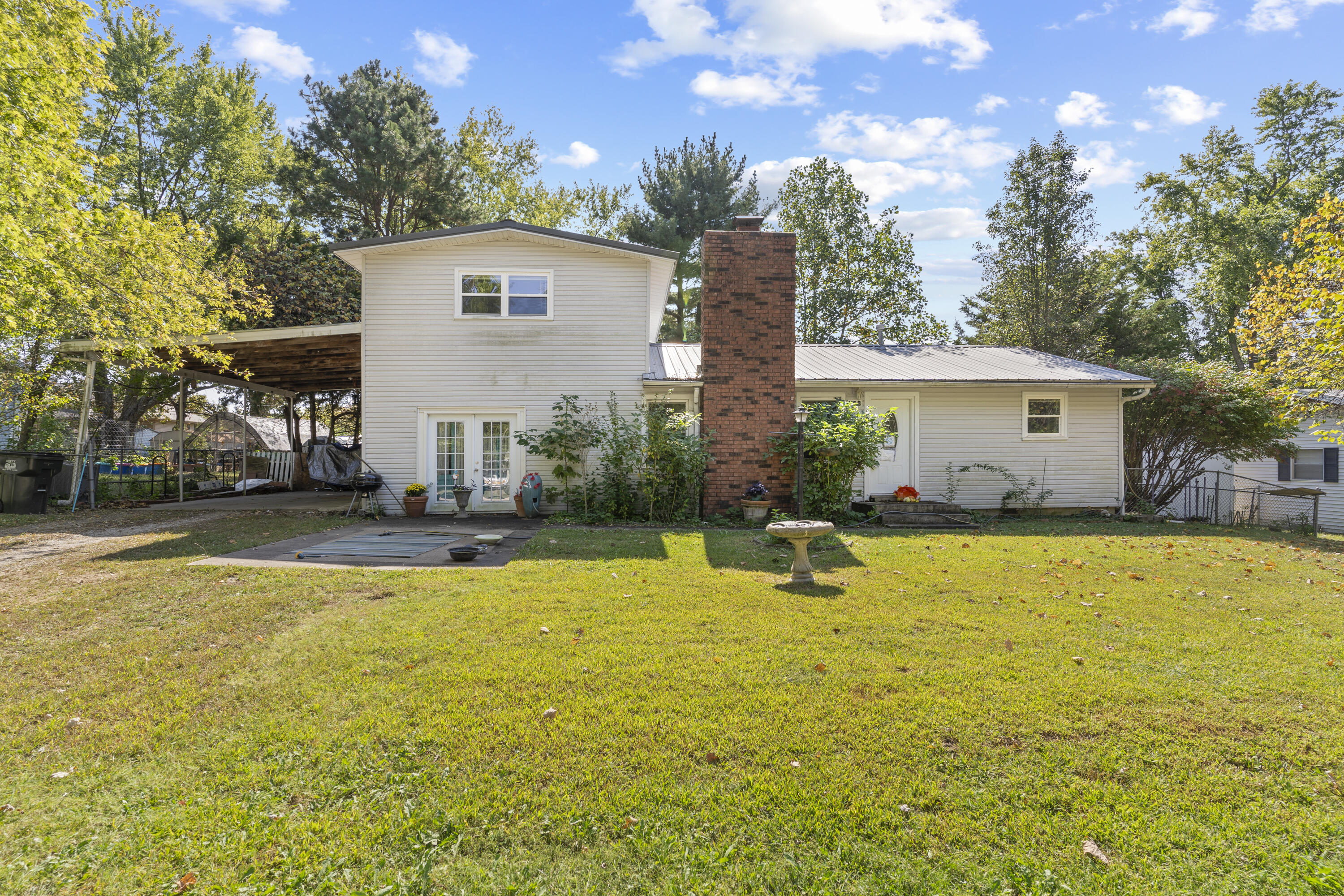 Daniels St, Aurora, MO 65605