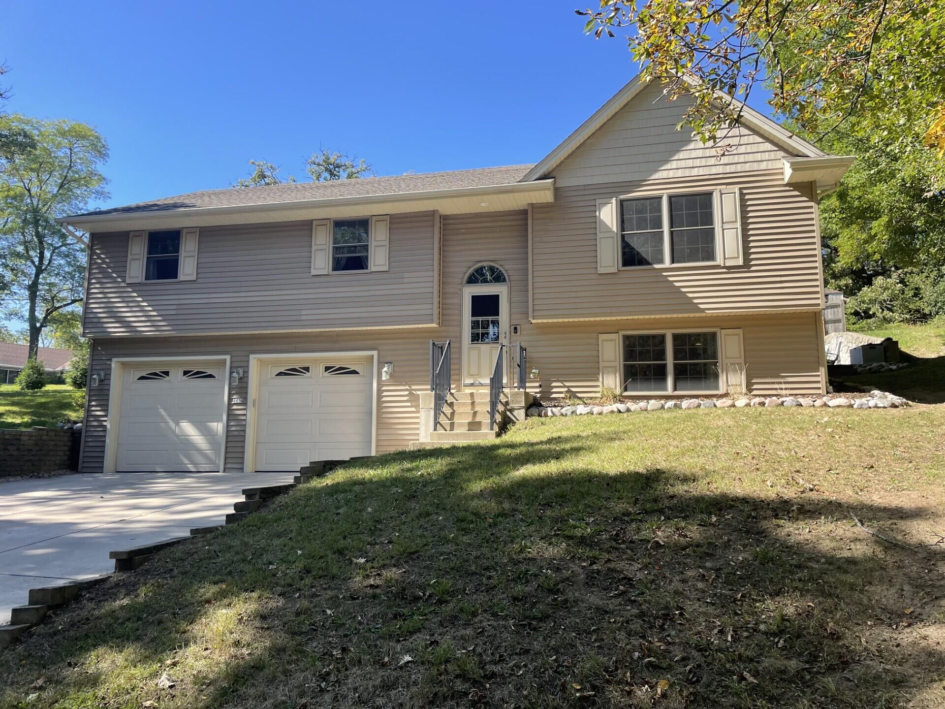 Field Ln, Waterford, WI 53185