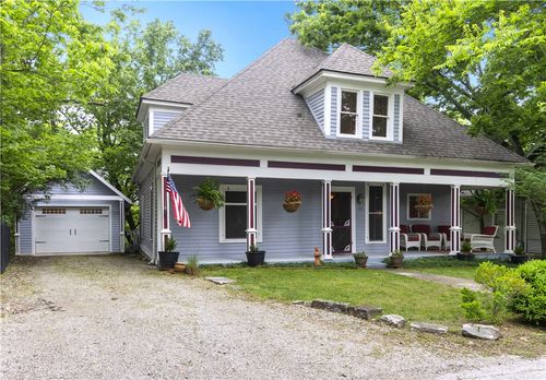 42 Vaughn St, Eureka Springs, AR, 72632-3322 | Card Image