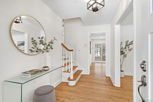 2 Tamarac Trl, Harrison, NY, 10528-1818 | Card Image