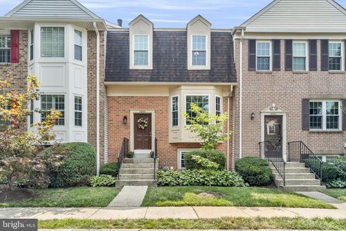 7853 Colonial Village Row, ANNANDALE, VA, 22003-1551 | Card Image