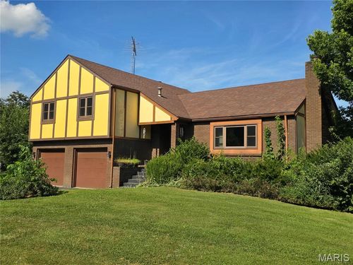 58 N Woods Cir, Hillsboro, IL, 62049-3107 | Card Image