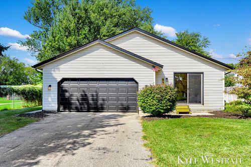 81 E 40th St, Holland, MI, 49423-5272 | Card Image