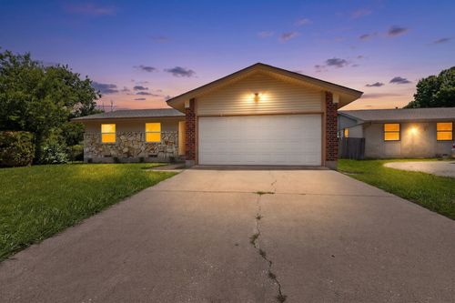 2124 Stonehenge Dr, Garland, TX, 75041-2615 | Card Image