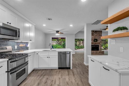 9 Diamond Oak Ct, The Woodlands, TX, 77381-2819 | Card Image