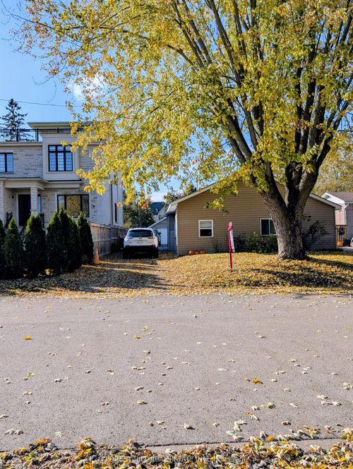 26 River Dr, River Drive Park, ON, L9N1A6 | Card Image