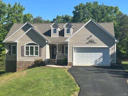 147 Shawnee Ct, Madison Heights, VA, 24572-9303 | Card Image