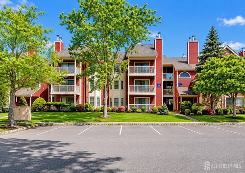 86-86 Crosspointe Dr, East Brunswick, NJ, 08816-1842 | Card Image