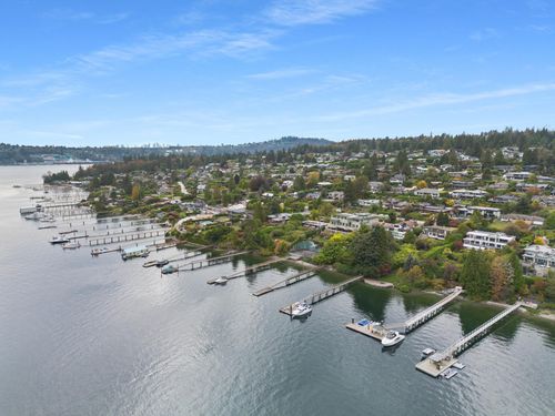 828 Beachview Dr, North Vancouver, BC, V7G1R1 | Card Image