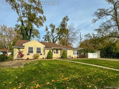 15526 Kirkshire Avenue, Home with 3 bedrooms, 2 bathrooms and null parking in Beverly Hills Vlg MI | Image 2