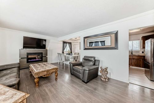 4117 45 St, Red Deer, AB, T4N1J9 | Card Image