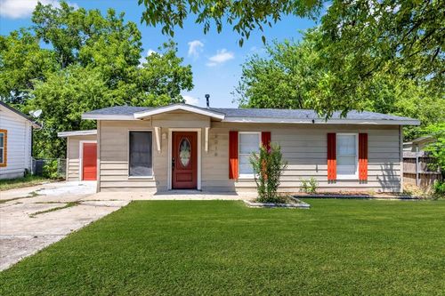 8016 Downe Dr, White Settlement, TX, 76108-3134 | Card Image