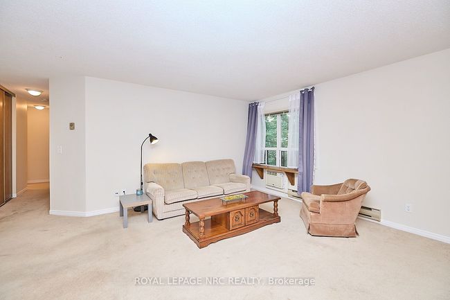201 - 5 Niagara St, Condo with 2 bedrooms, 1 bathrooms and 1 parking in Grimsby ON | Image 5