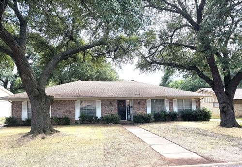 102 Mill Creek Dr, Arlington, TX, 76010-5609 | Card Image