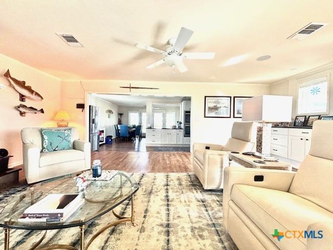 604 W Maple St, House other with 5 bedrooms, 3 bathrooms and null parking in Port O Connor TX | Image 10